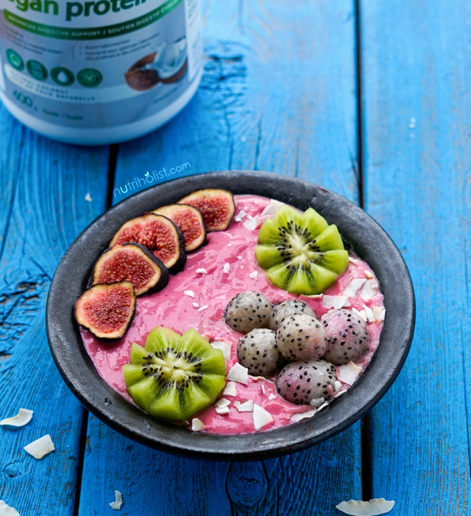 Raspberry Coconut Smoothie Bowl - Nutriholist