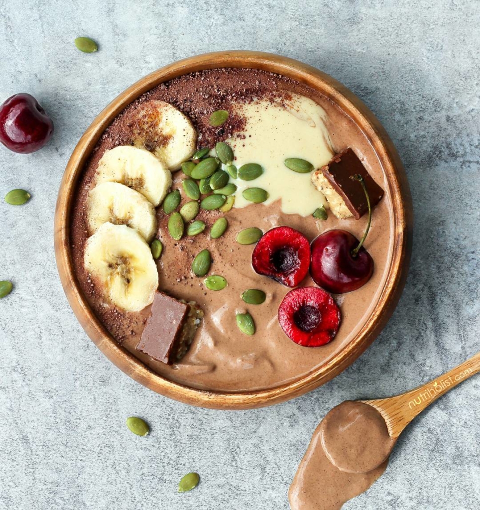 Chocolate Cherry Smoothie Bowl - Nutriholist