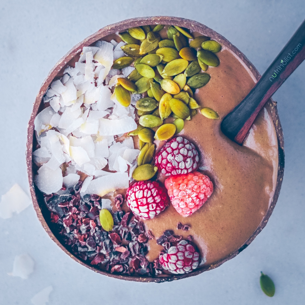 Chocolate Detox Smoothie Bowl -Nutriholist