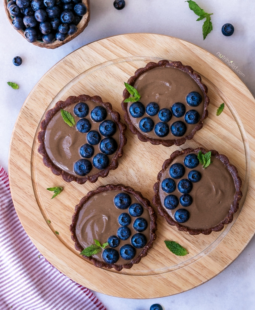 Raw Vegan Chocolate Blueberry Tarts - Nutriholist