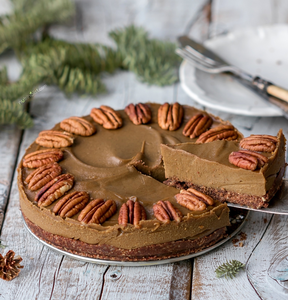 Gingerbread Toffee Cake #Raw #Vegan #Glutenfree #Nobake #Dairyfree Easy, Delicious & Healthy Holiday Dessert #Nutriholist