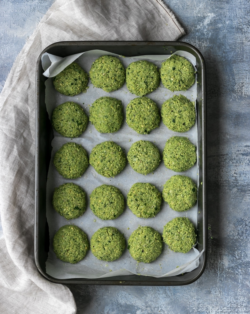 Baked Spinach Falafel #Vegan #Vegetarian #Glutenfree #Grainfree #Dairyfree #Soyfree These baked green falafels are loaded with veggies and so crispy without any frying. Prep time is less than 30 mins and they freeze well also! #Nutriholist