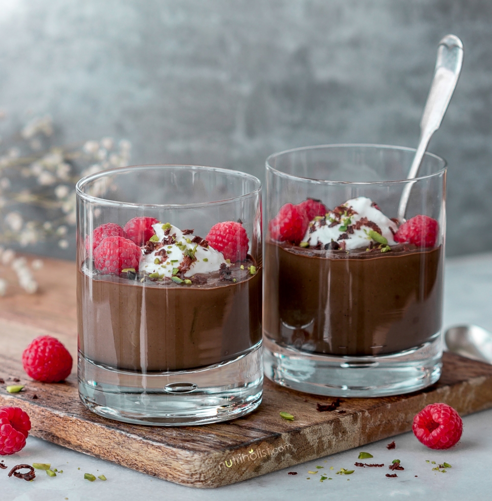 Cauliflower Chocolate Mousse #Dairyfree #Vegan #Glutenfree Quick, easy & delicious dessert with more than a full serving of vegetables #nutriholist