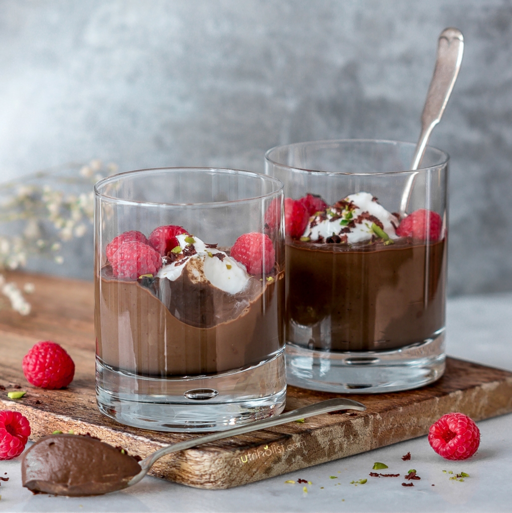 Cauliflower Chocolate Mousse #Dairyfree #Vegan #Glutenfree Quick, easy & delicious dessert with more than a full serving of vegetables #nutriholist
