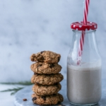 Chewy Oatmeal Raisin Cookies #dairyfree #vegan #glutenfree Quick & easy to make in just one bowl #Nutriholist