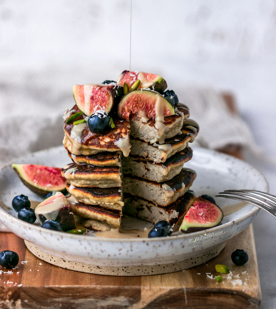 Coconut Flour Pancakes #Grainfree #Dairyfree #Paleo Super fluffy with just 4 main ingredients! #Nutriholist